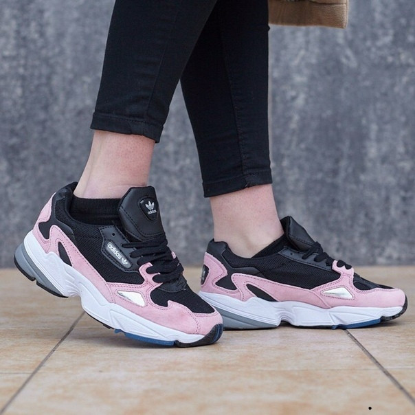 

Кроссовки женские Adidas Falcon 39