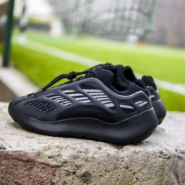 

Мужские кроссовки Adidas Yeezy 700 V3 Alvah black 45