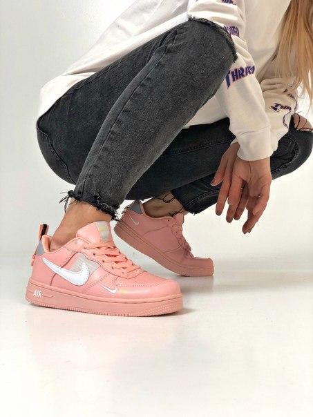 

Розовые женские кроссовки Nike Air Force с амортизирующей вставкой Air 38