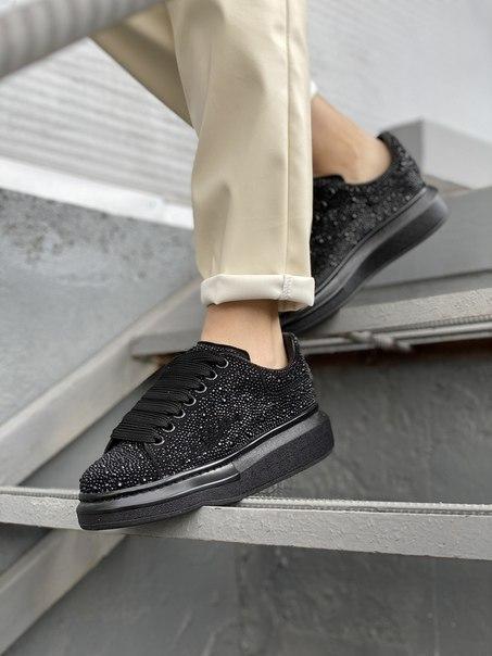 

Замшевые стильные женские кроссовки Alexander McQueen 37