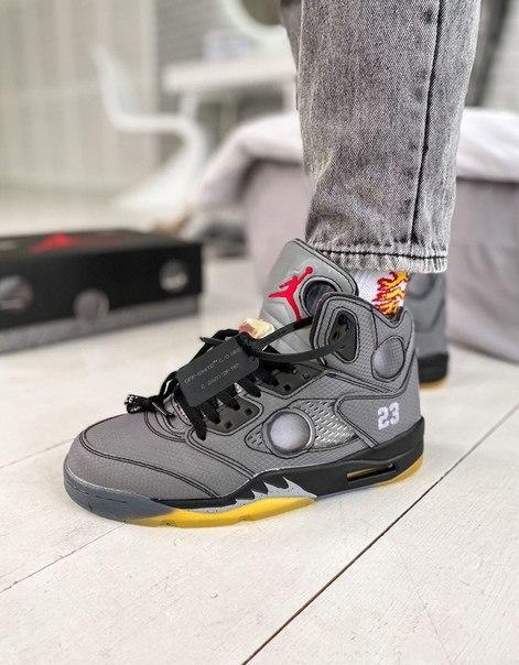 

Стильные мужские кроссовки JORDAN 5 Retro x Off-White 45, Серый