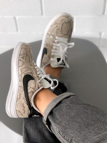 

Женские кроссовки Nike Air Force 1 со змеиным принтом 37