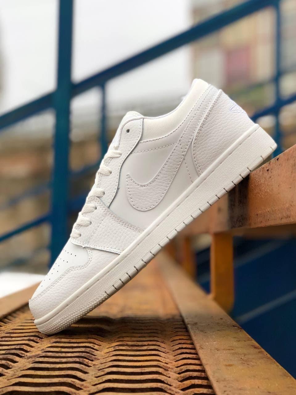 

Мужские кроссовки Nike Air Jordan Retro 1 Low White / Найк Аир Джордан Ретро 1 Лоу Белые 42, Белый