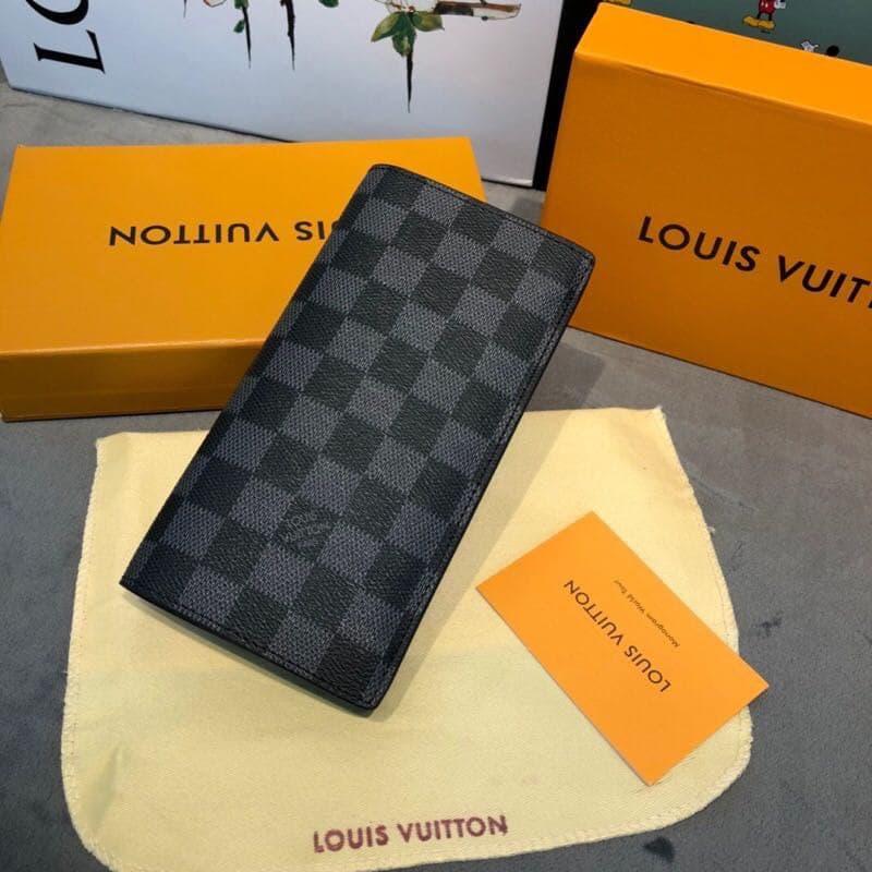 

Мужской серый клатч кошелек Louis Vuitton