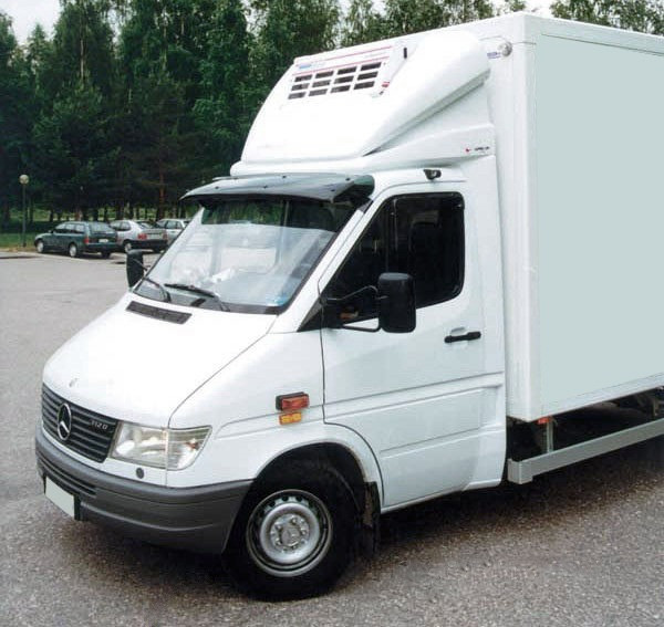 

Volkswagen LT 1998↗ гг. Козырек на лобовое стекло (черный глянец, 5мм)