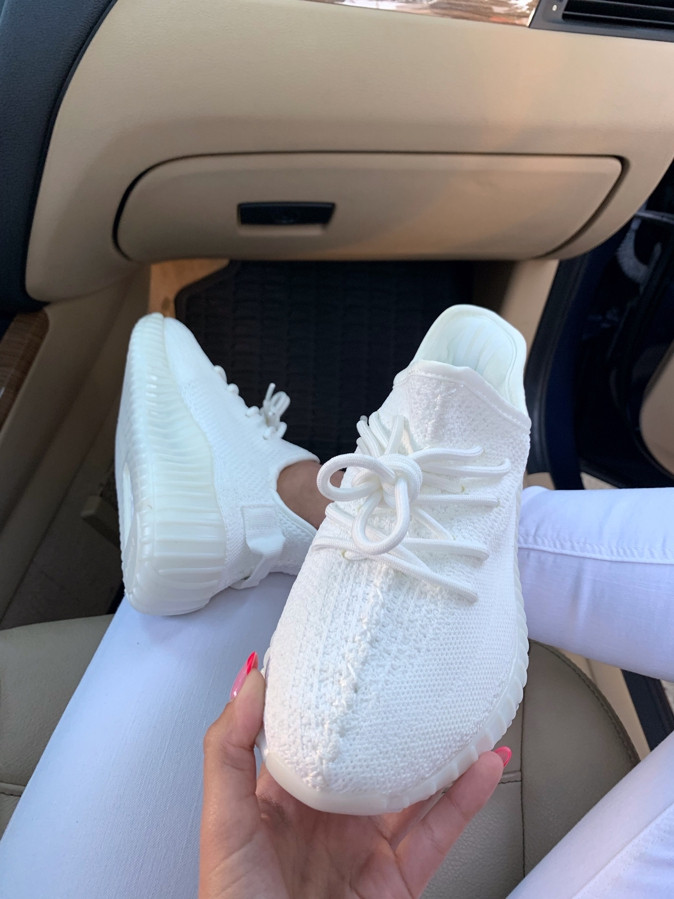 

Женские кроссовки Adidas Yeezy Boost 350 V2 white 39.0 (25.0см.)