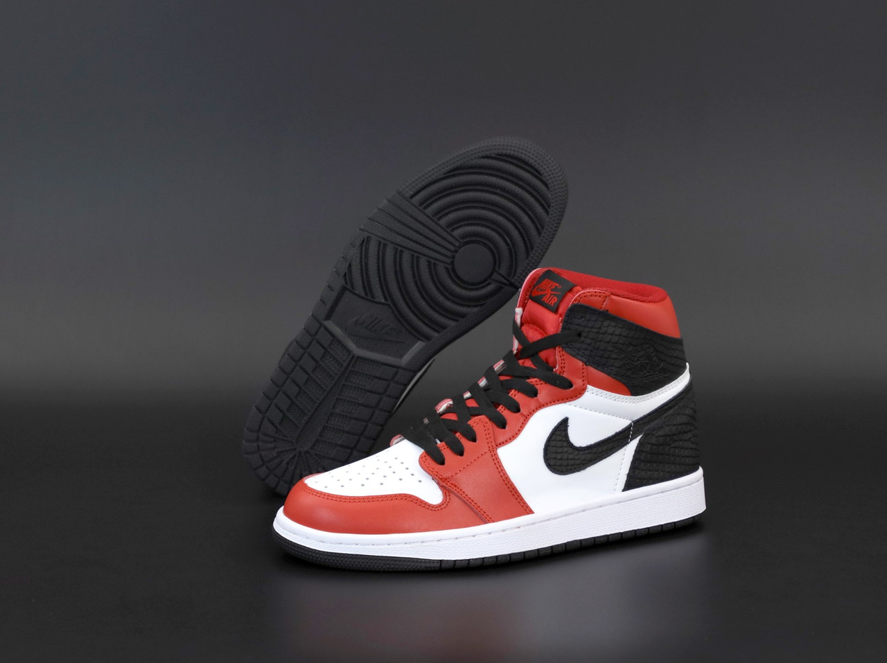 

Кроссовки мужские Nike Air Jordan 1 Retro красные, Найк Джордан, натуральная кожа, прошиты. Код KD-12405, Красный