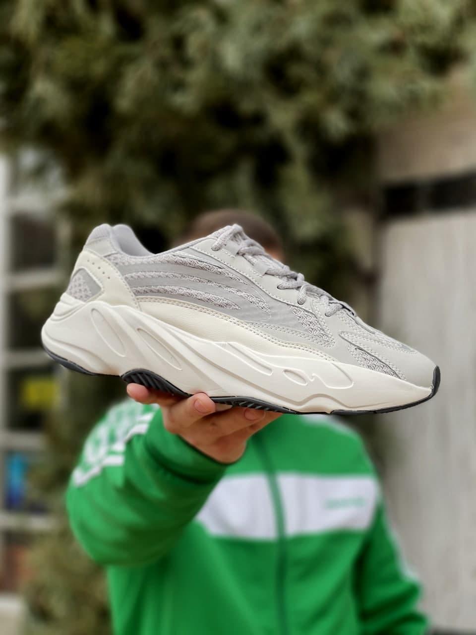 

Кроссы для мужчин и женщин Adidas Yeezy 700 V2 Static. Унисекс кроссовки светлые Адидас Изи 700 В2 Статик.