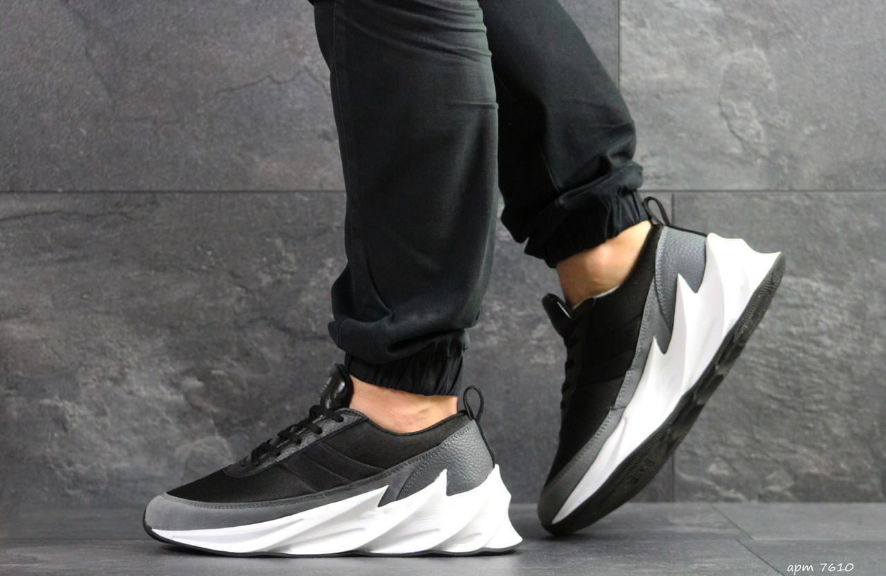 

Мужские кроссовки в стиле Adidas Адидас Sharks, черные с белым 44 (28,5 см), Черный