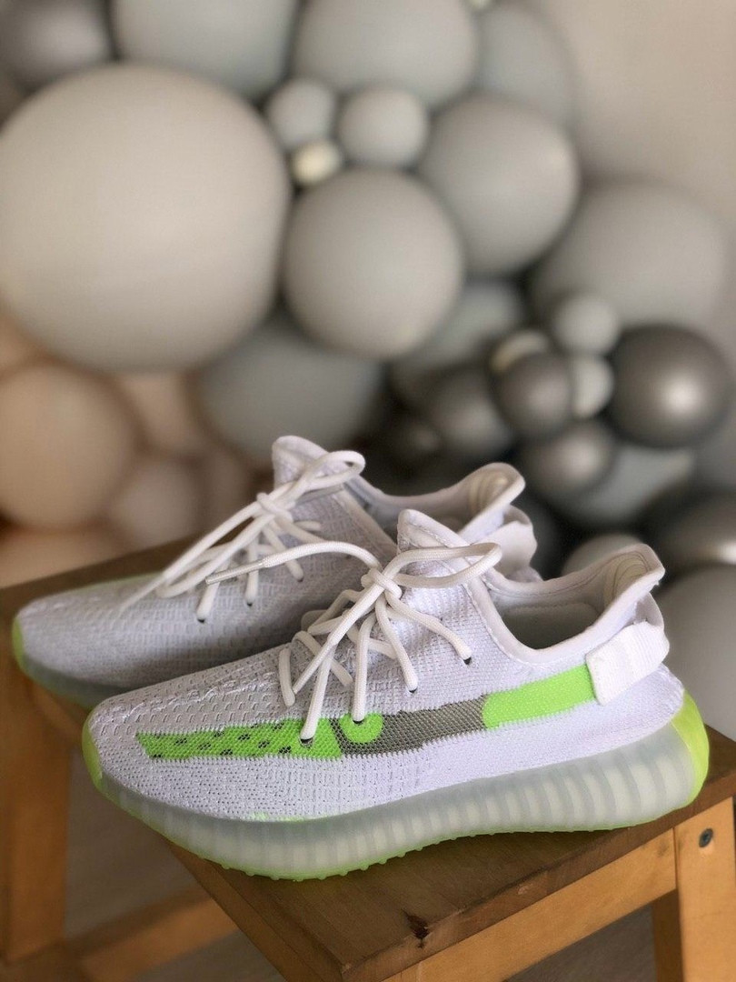 

Кроссовки Адидас Изи Буст 350 белые с салатовым Кроссы Adidas Yeezy Boost 350 V2 White Green женские., Белый