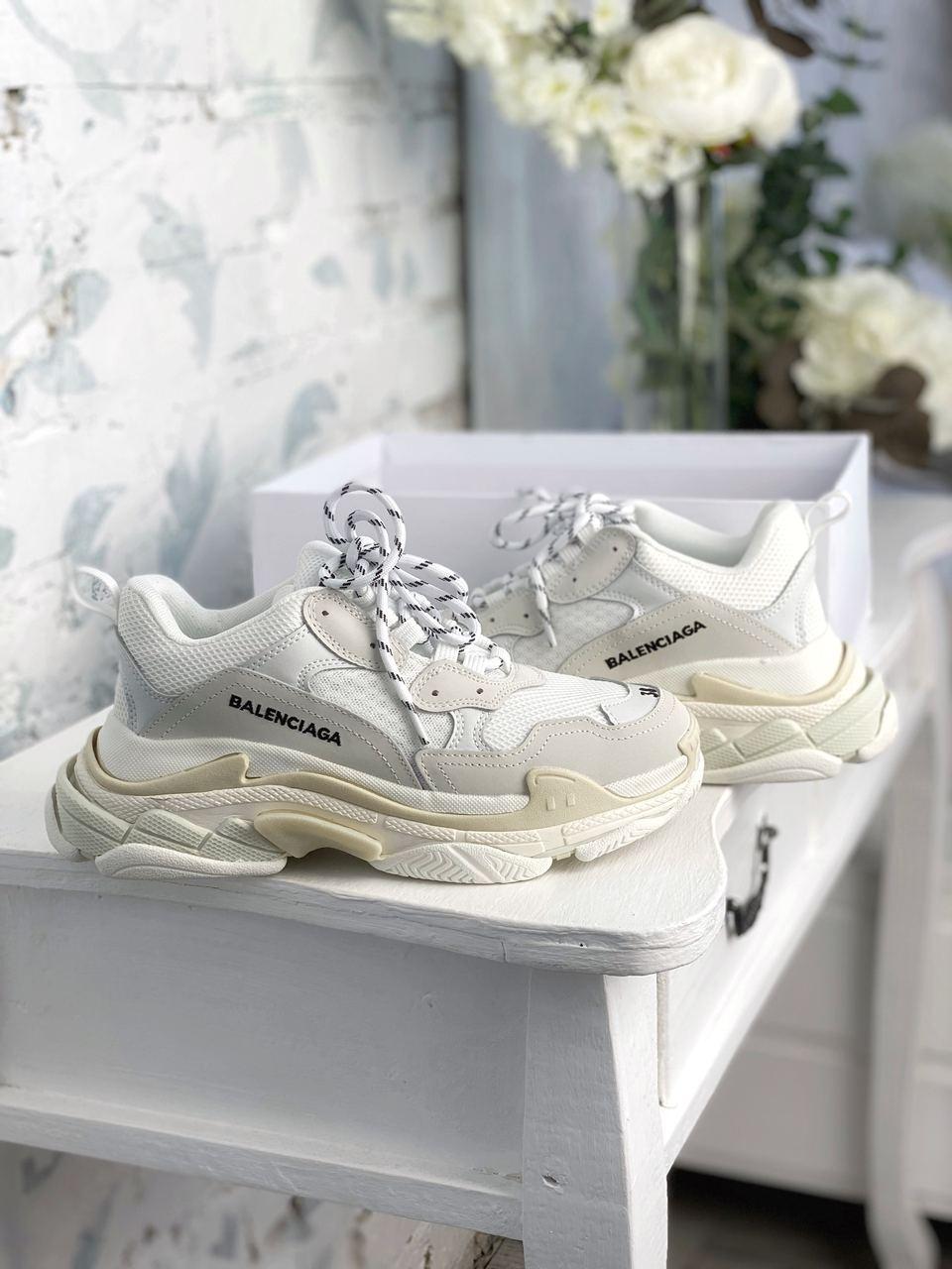 

Женские кроссовки Balenciaga Triple S White / Баленсиага Трипл С Белые, Белый