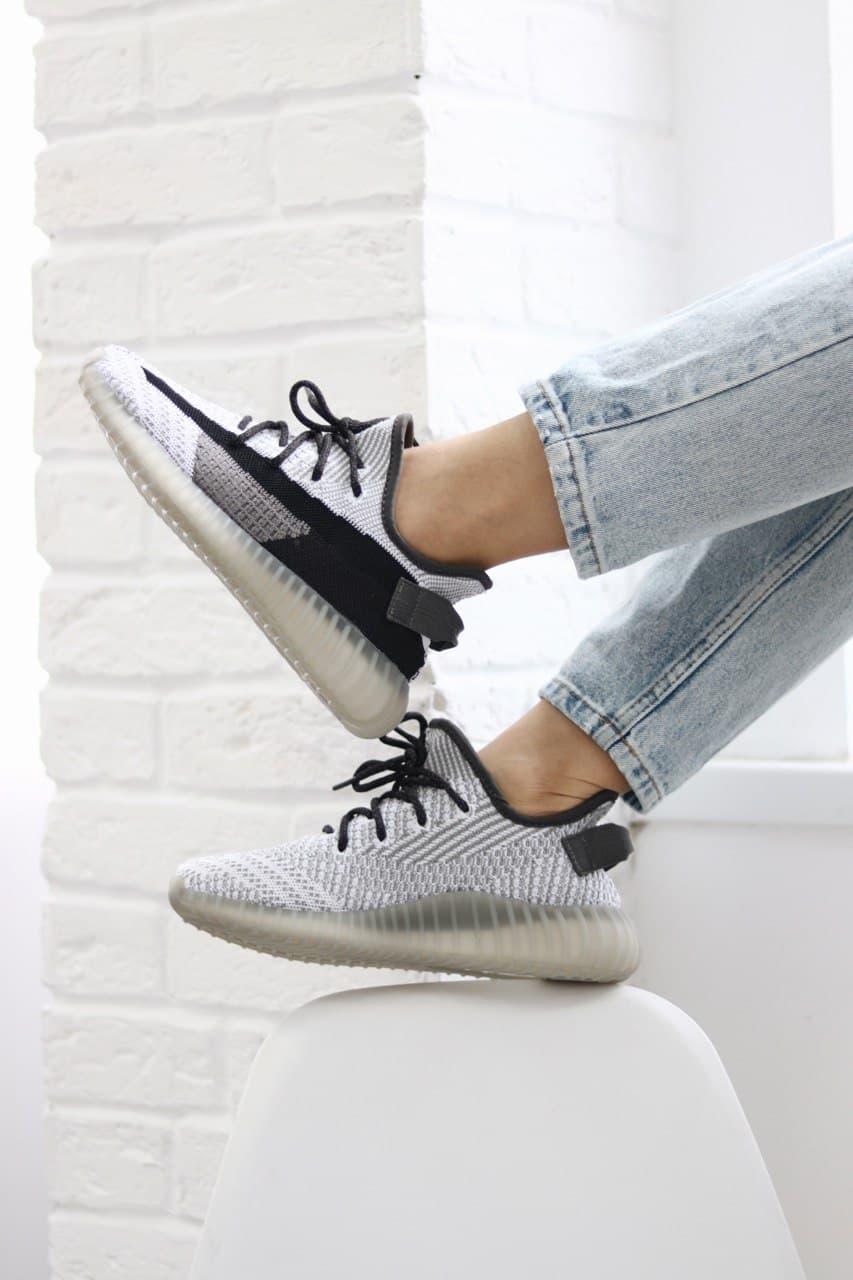 

Мужские кроссовки Adidas Yeezy Boost 350 v2 Black White / Адидас Изи Буст 350 в2 Черные Белые 43, Черно-белый