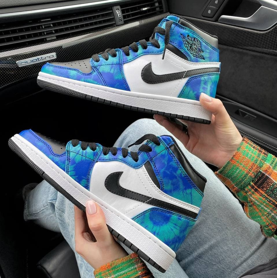 

Nike Air Jordan 1 Retro High Tie-Die White Blue | кроссовки женские; голубые/белые; осенние/весенние; высокие 41, Голубой