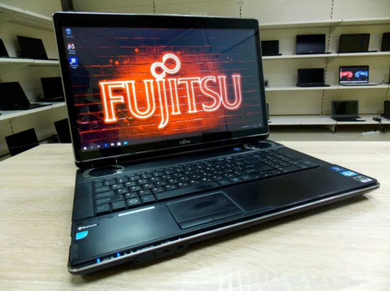 

17.3" Экран Игровой ноутбук Fujitsu NH517 + Core i7 + Гарантия, Черный