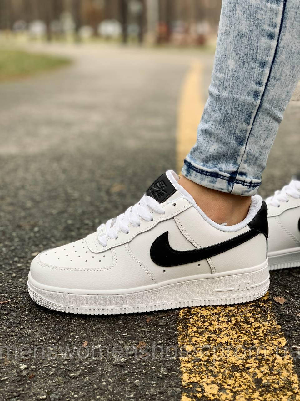 

Женские кожаные кроссовки Nike Air Force 1 White ‘Black Logo’, Белый