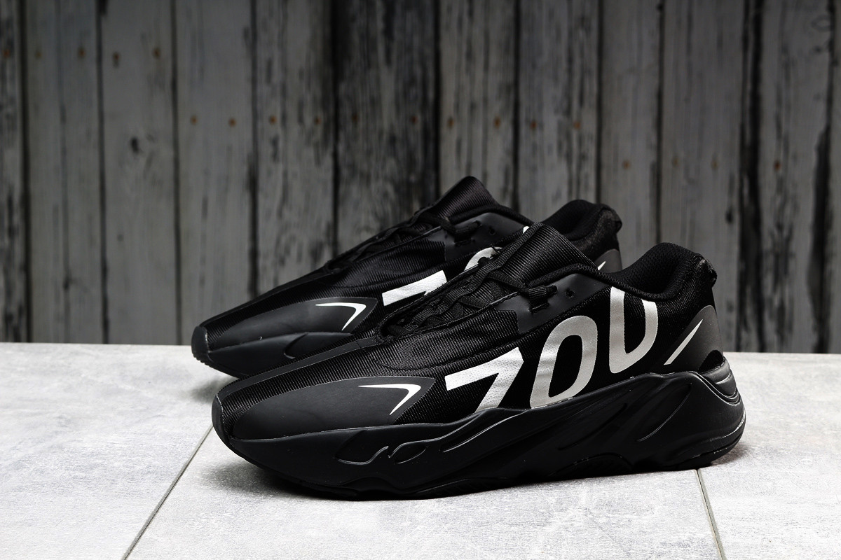 

Кроссовки мужские 15522, Adidas Yeezy 700, черные, [ 42 43 ] р. 42-27,0см., Черный