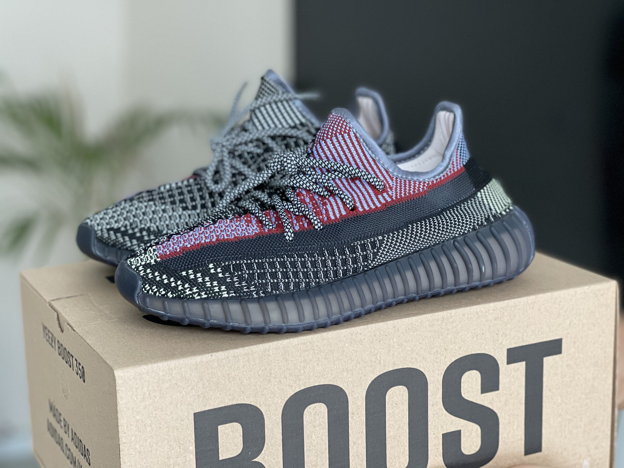 

Кроссовки женские Adidas Yeezy Boost 350 v2 черные с красным, Адидас, текстиль, прошиты, рефлектив. OD-10201 39, Черный