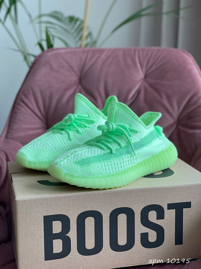 

Кроссовки женские Adidas Yeezy Boost 350 v2 салатовые 37, Салатовый