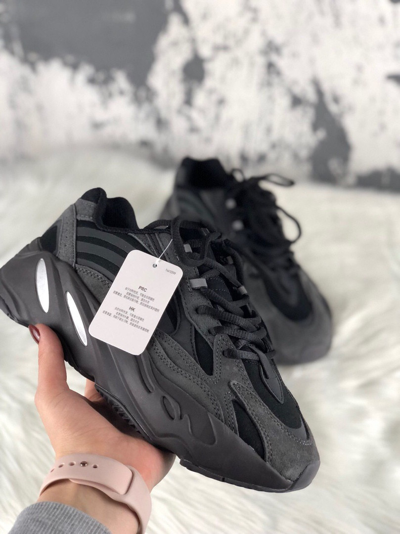 

Кроссовки мужские Adidas Yeezy Boost 700 v2 X Kanye West black (Черный), Чёрный