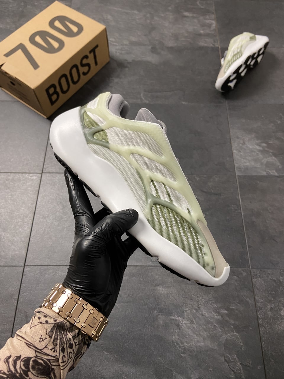 

Кроссовки Adidas Yeezy Boost 700 V3 Beige Grey 44, Разноцвет