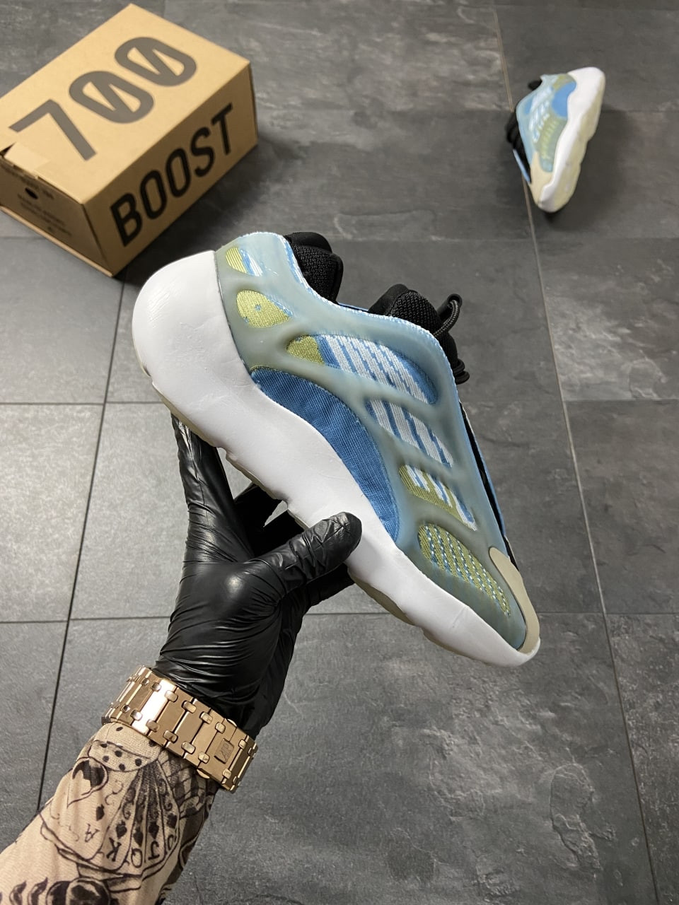 

Кроссовки Adidas Yeezy Boost 700 V3 Blue 41, Разноцвет