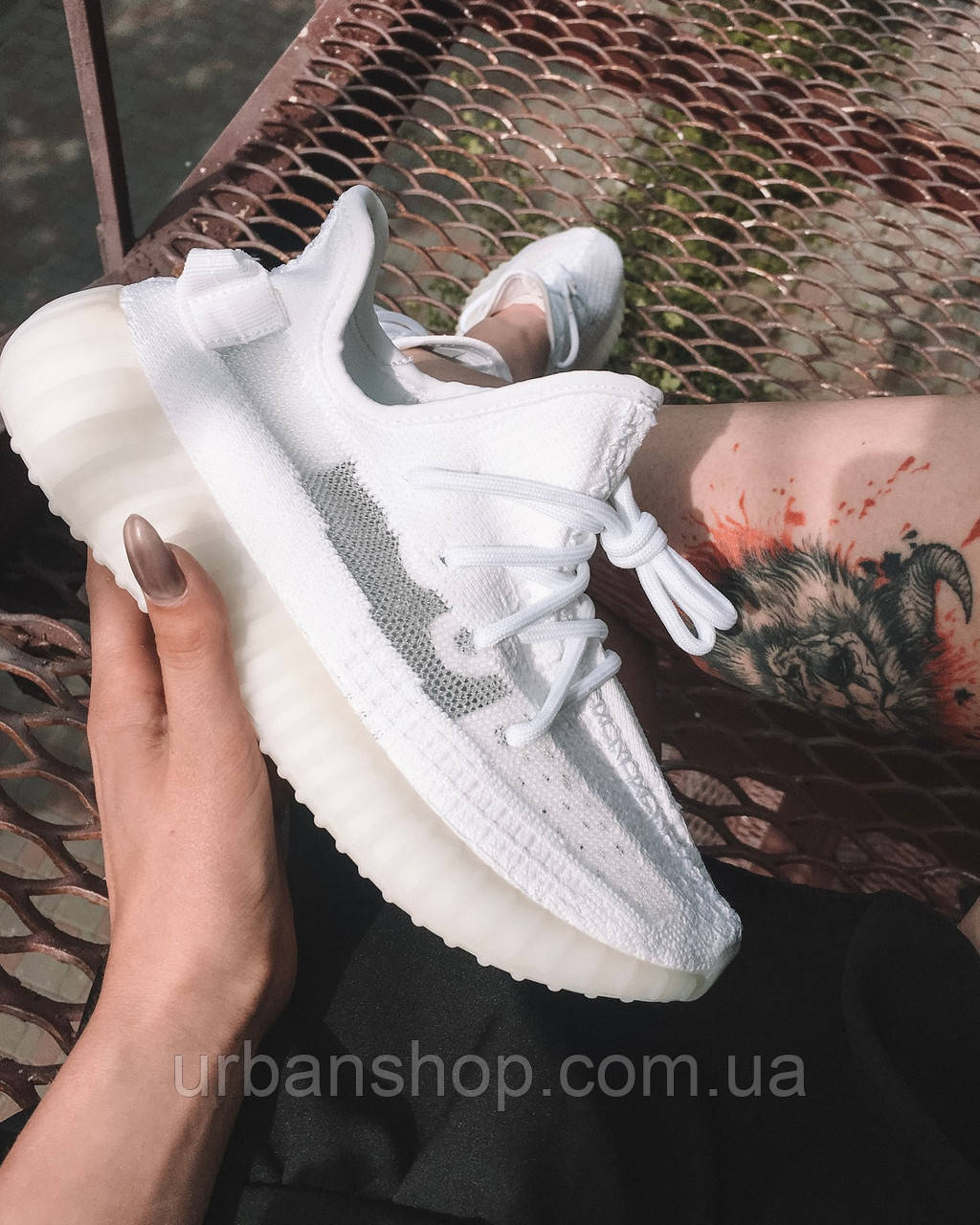 

Взуття Adidas yeezy 350 White V2