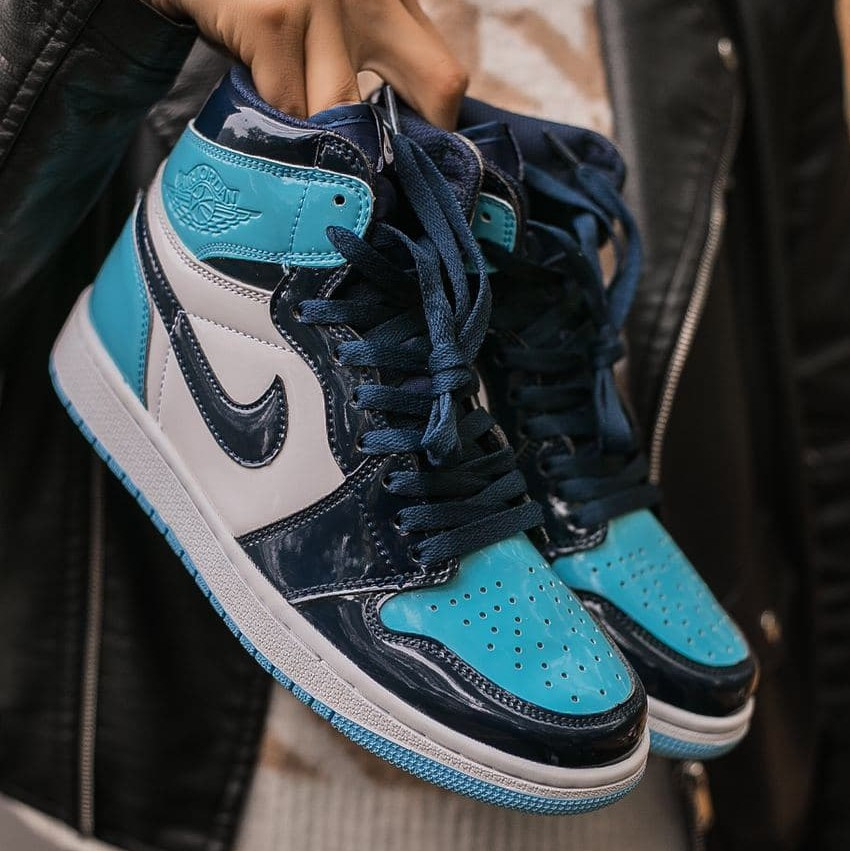 

Nike Air Jordan 1 Retro High Sweet Blue White | кроссовки женские; синие/голубые; лаковые; осенние/весенние, Голубой