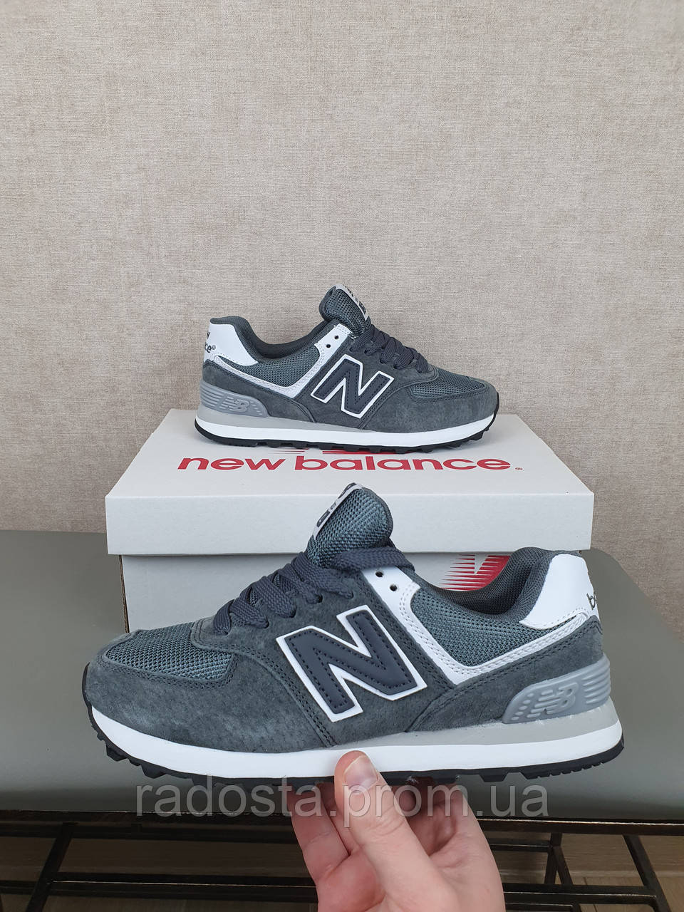 

Серые кроссовки в замше на весну Нью Беланс 574. New Balance 574 Grey White женские кроссовки повседневные