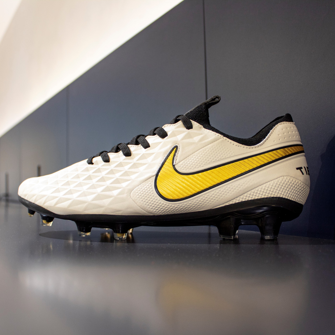 

Бутсы Nike Tiempo Legend 8 Pro FG (39-45), Черный