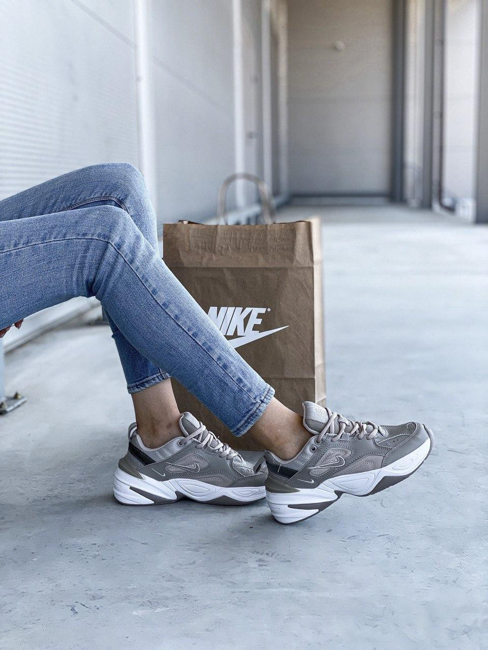 

Женские серые с белой подошвой кроссовки Nike M2К, Серый с белым
