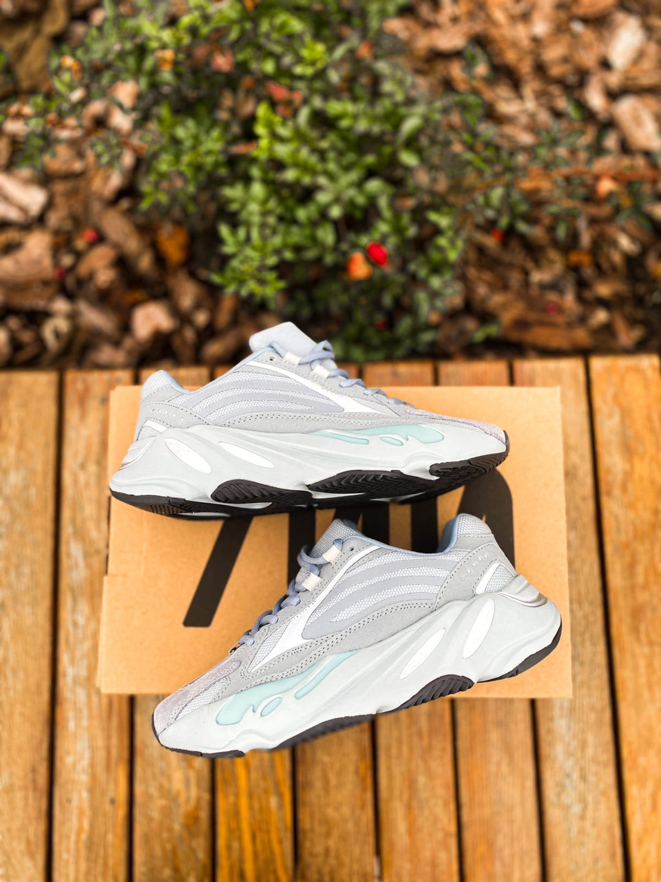 

Кроссовки мужские Adidas Yeezy Boost 700 V2 Hospital Blue, Адидас Изи Буст 700. Код KS-2742 44, Голубой