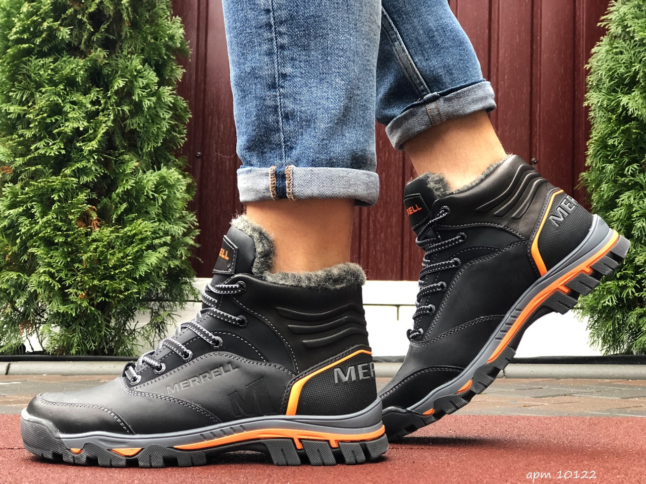 

Кросівки чоловічі в стилі Merrell чорні ( зима )