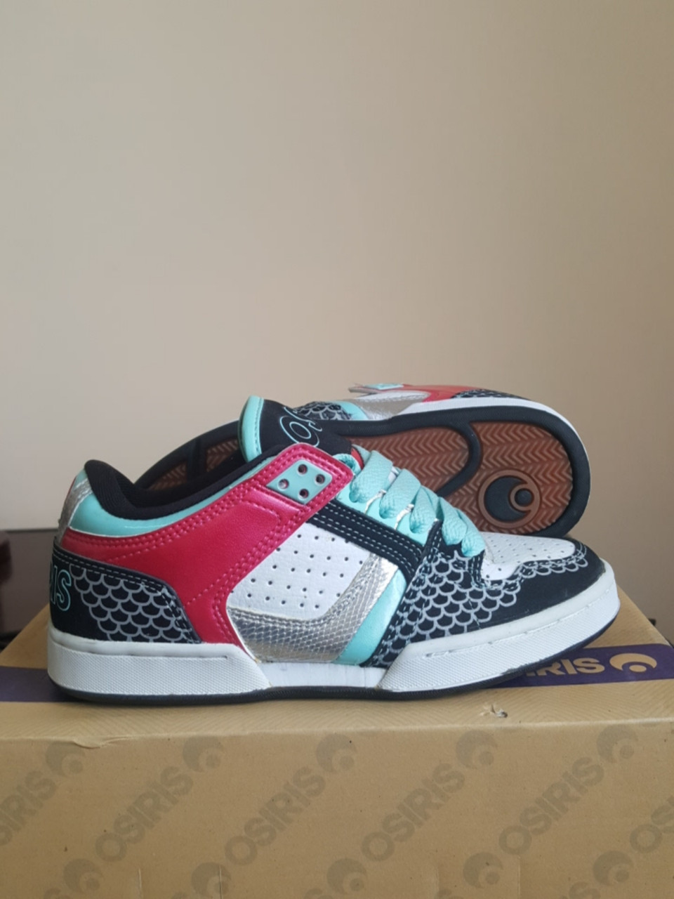 

Кроссовки Osiris Harlem Girls wht/blk/reptile 38,5 размер (24,5 см), Белый