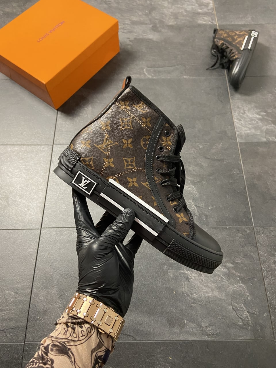 

Кроссовки Louis Vuitton B23 Brown Black 39, Разноцвет