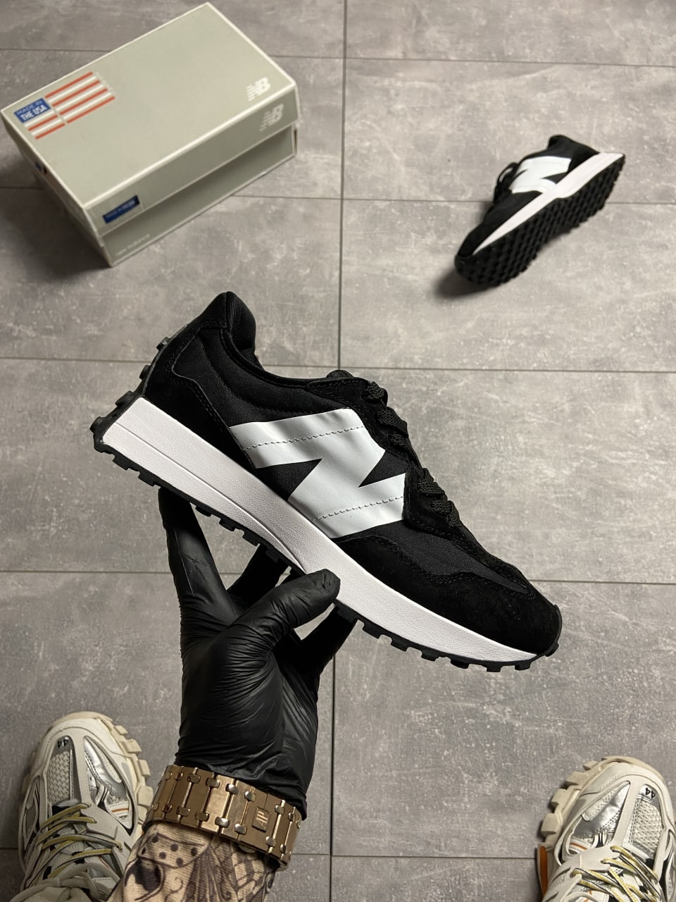 

Кроссовки New Balance 327 Black White 42, Разноцвет