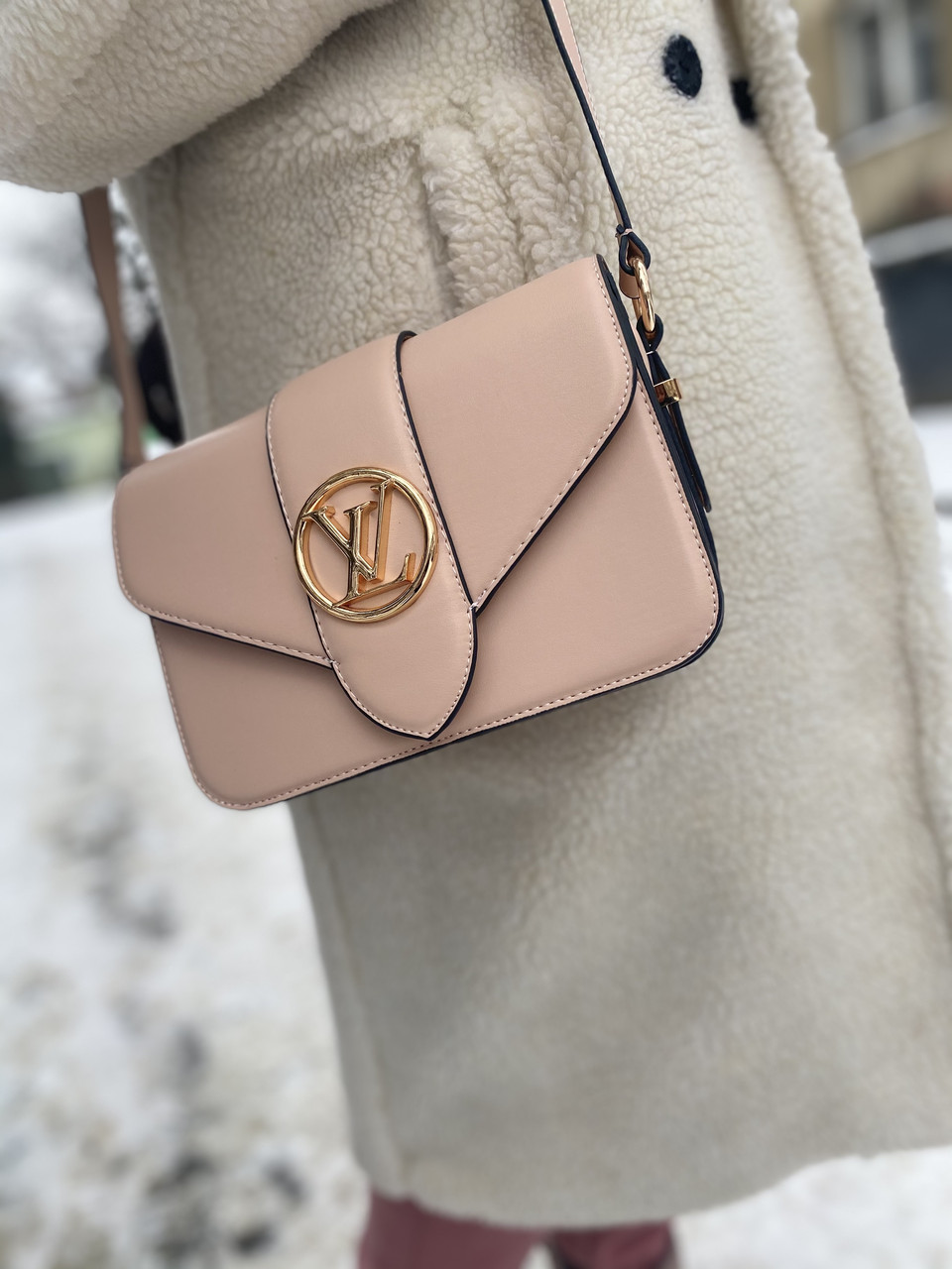 

Сумка в стиле Louis Vuitton женская светло-розовая, Бежевый