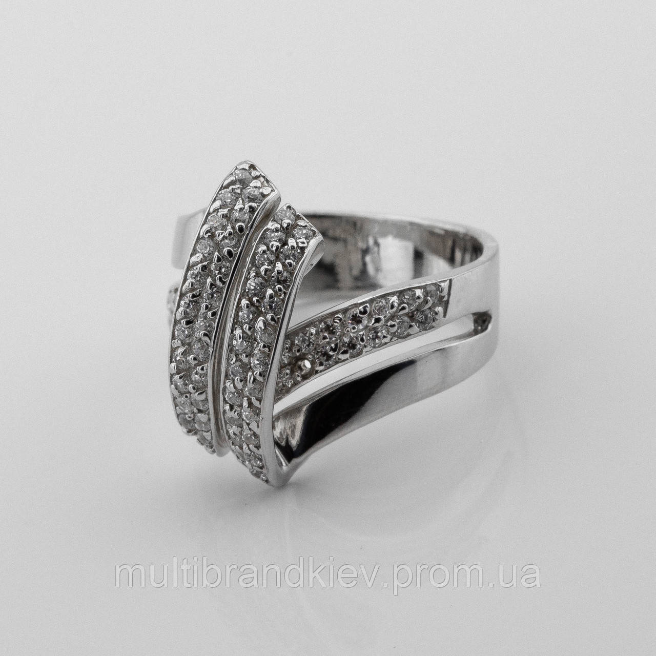 

Серебряное кольцо с фианитами