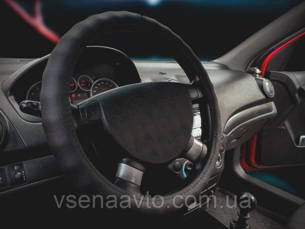 

Оплетка на руль кожа "M" Autogen СК 044 BK перфорированная черная Б/О ДОРОГАЯ, Черный