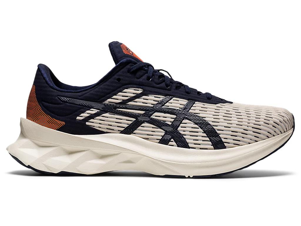 

Оригинальные мужские кроссовки Asics Novablast (1201A065-100)