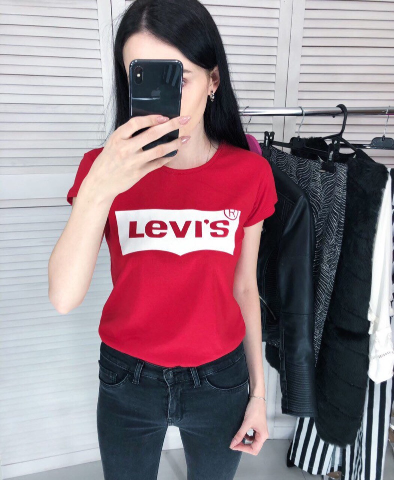 

Футболка женская Levis. Красная женская футболка с принтом., Красный