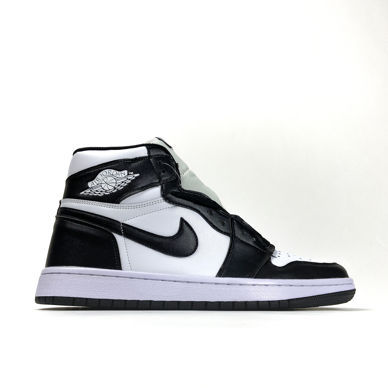 

Кроссовки мужские Nike Air Jordan 1 Black White (Белый). Стильные мужские кроссовки.