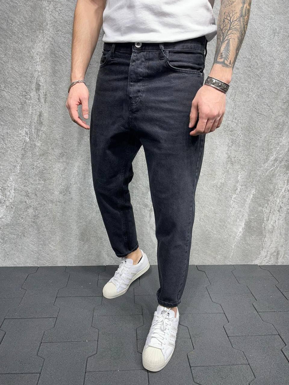 

Мужские прямые джинсы МОМ черного цвета