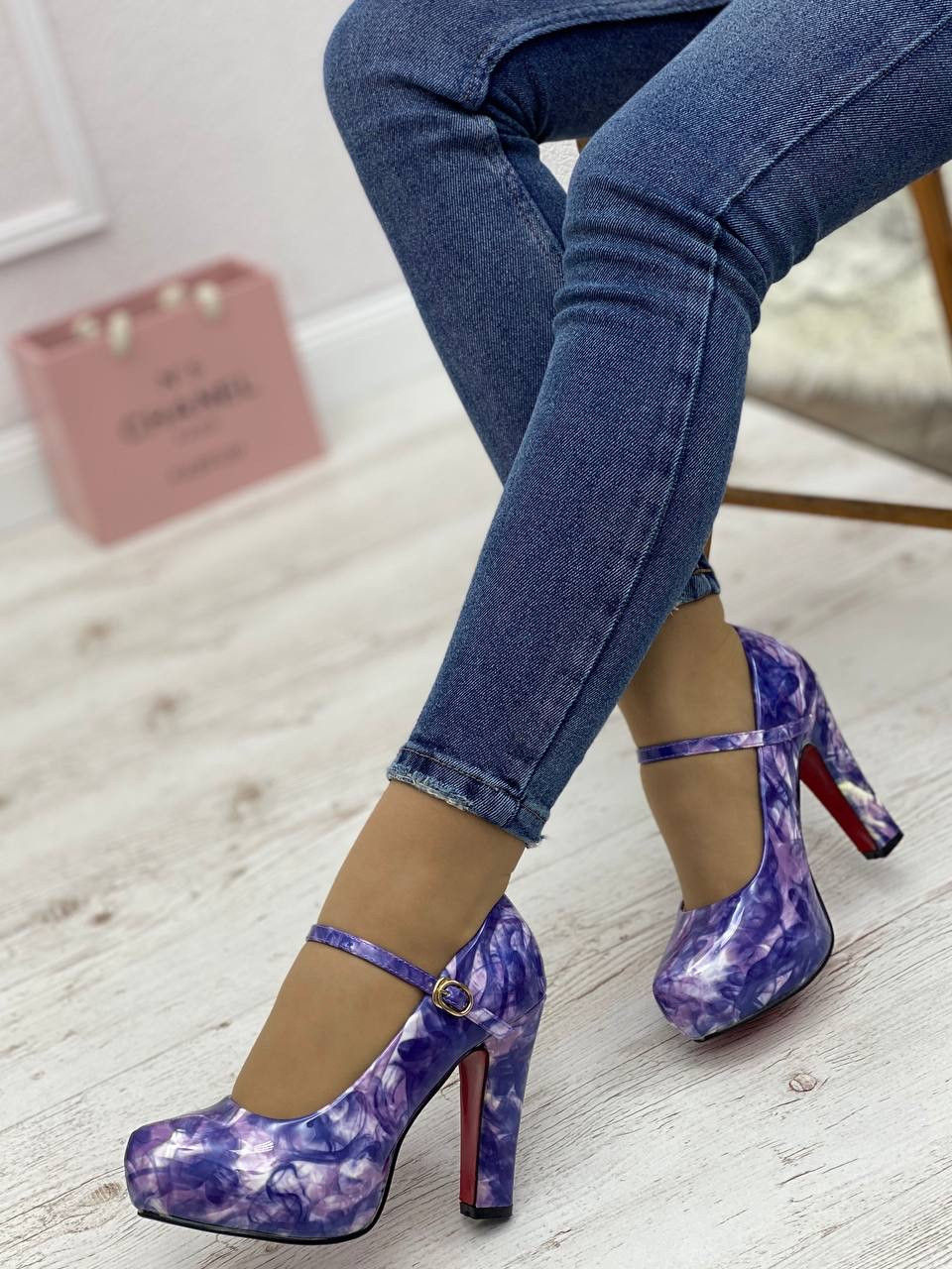 Туфлі жіночі 6 пар в ящику фіолетового кольору 36-40