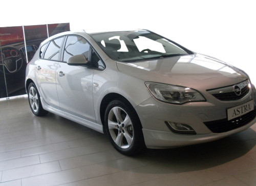 

Боковые юбки HB (под покраску) Opel Astra J 2010-2021 гг.