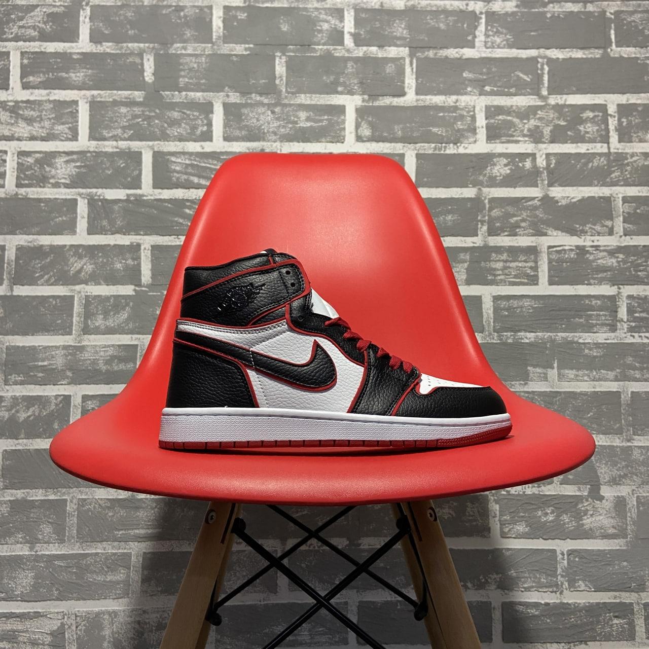 

Мужские кроссовки Nike Air Jordan Retro 1 Black White Red / Найк Аир Джордан Ретро 1 Черные Белые Красные 43, Черно-белый