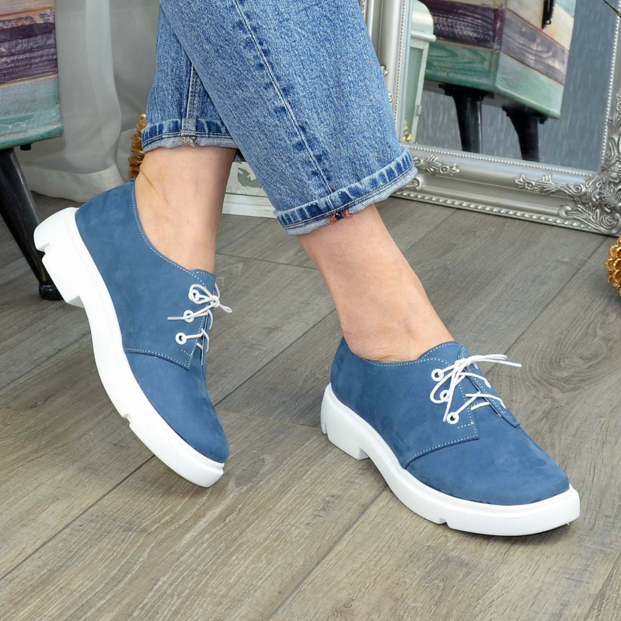 Туфли женские голубые на шнуровке, низкий ход. Натуральная кожа нубук