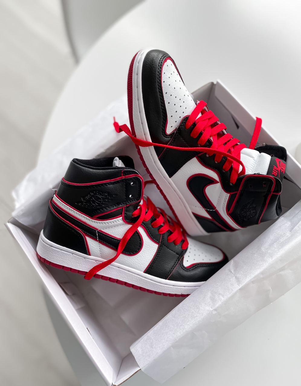 

Женские кроссовки Nike Air Jordan 1 Retro High Black White Red / Найк Аир Джордан 1 Ретро Черные Белые Красные 40, Красный