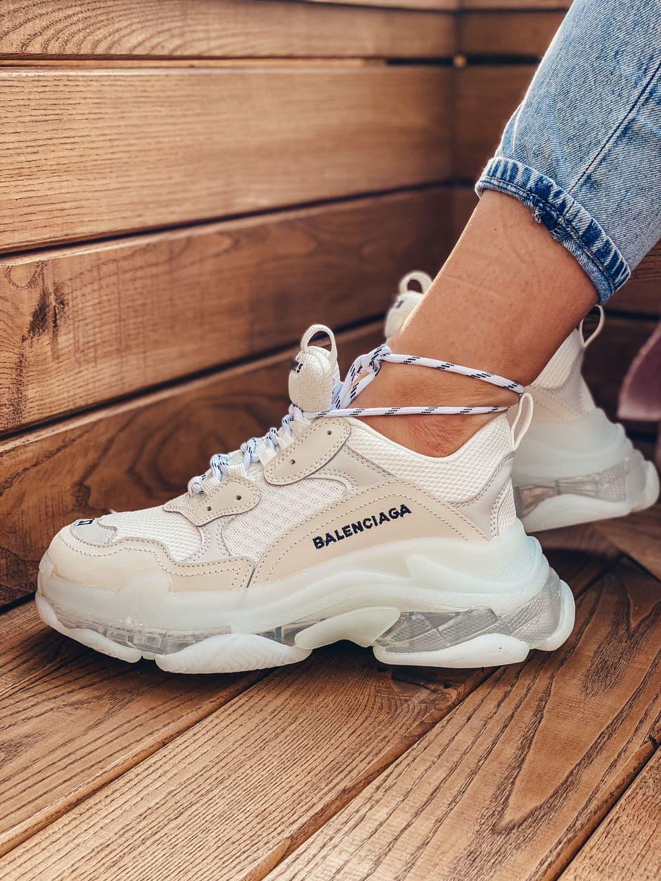 

Женские кроссовки Balenciaga Triple S White Biege / Баленсиага Трипл С Белые Бежевые 39, Белый