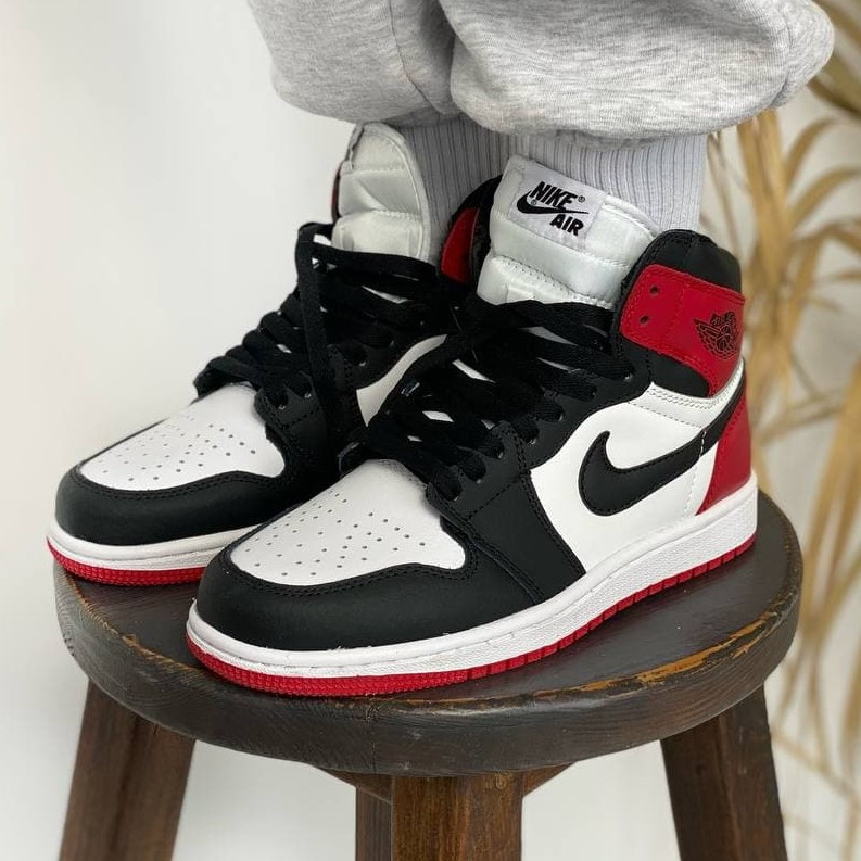 

Женские кроссовки Nike Air Jordan 1 Black Red 1в1 как Оригинал! ТОП (ААА+) 37