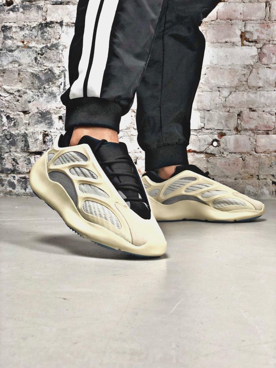 

Мужские кроссовки Adidas Yeezy Boost 700 V3 Azael / Адидас Изи Буст 700 В3 Молочные 41, Бежевый